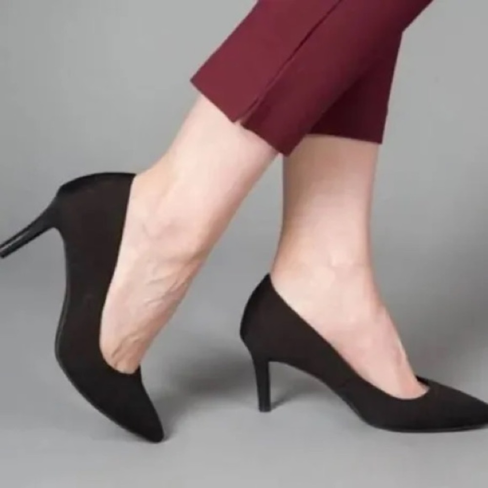 Betabrand Black Pointed-Toe Mid-Stiletto Pumps